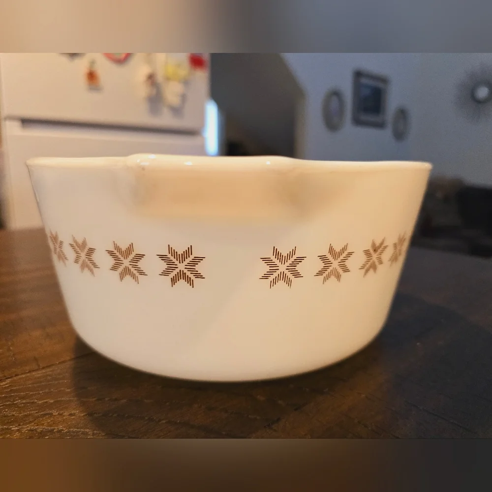 Vintage Pyrex Town and Country Casserole Dish #475-B 2 1/2. Qt